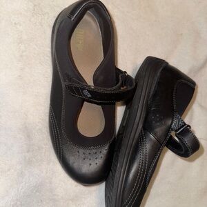 DREW Black Flats & Loafers